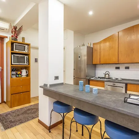Spacious 4 Bdr With Parking Lejlighed