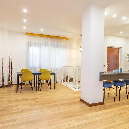 Lejlighed Spacious 4 Bdr With Parking