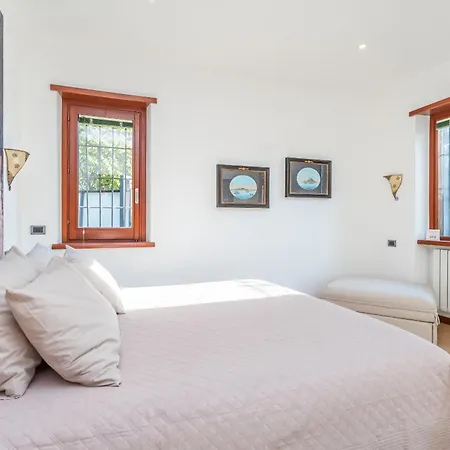Spacious 4 Bdr With Parking Lejlighed