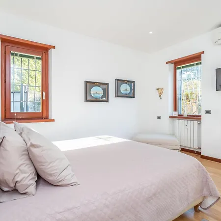 Spacious 4 Bdr With Parking Lejlighed *