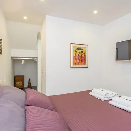 Spacious 4 Bdr With Parking *