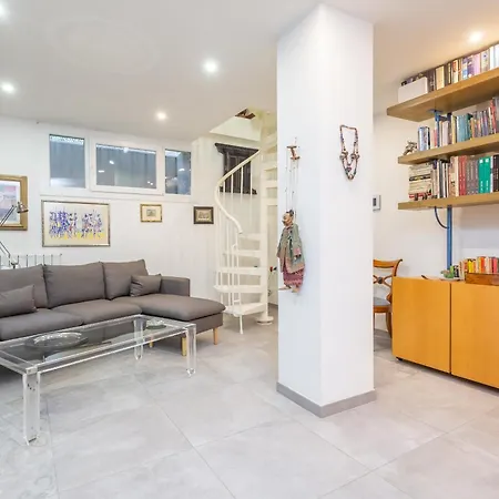 Spacious 4 Bdr With Parking *