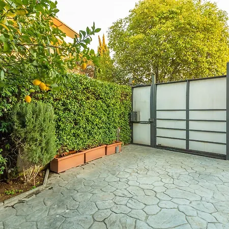 Spacious 4 Bdr With Parking