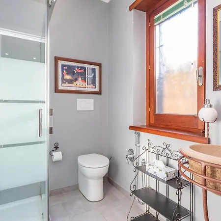 Spacious 4 Bdr With Parking Lägenhet