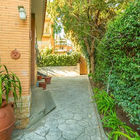 Lägenhet Spacious 4 Bdr With Parking