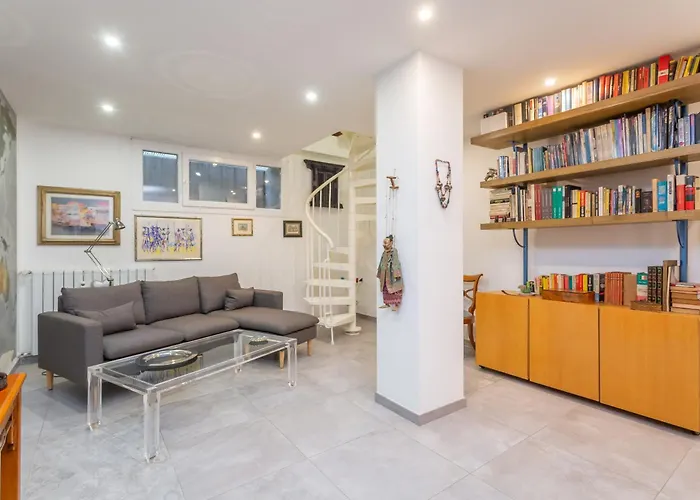 Spacious 4 Bdr With Parking