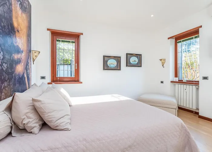 Spacious 4 Bdr With Parking Lejlighed