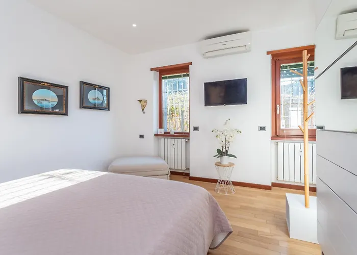 Spacious 4 Bdr With Parking Lejlighed *