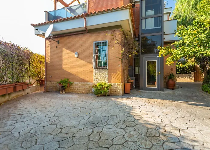 Spacious 4 Bdr With Parking Lejlighed *