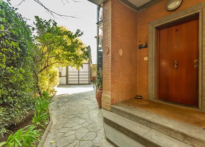 Lejlighed Spacious 4 Bdr With Parking