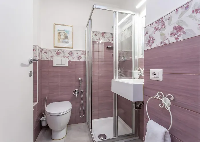 Spacious 4 Bdr With Parking Lejlighed Rom