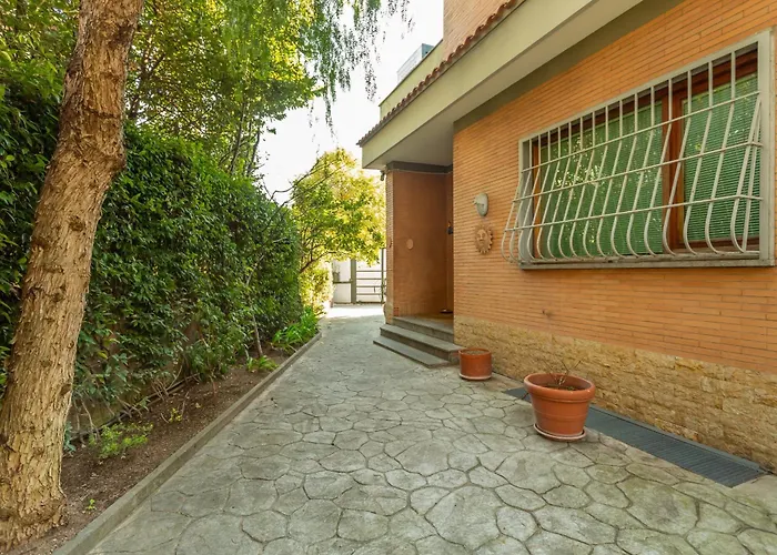 Spacious 4 Bdr With Parking *