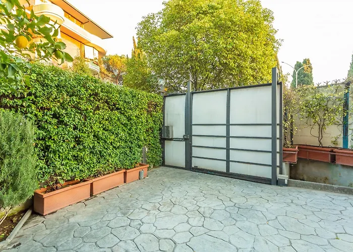 Spacious 4 Bdr With Parking *