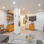 Apartment Spacious 4 Bdr With Parking Rome