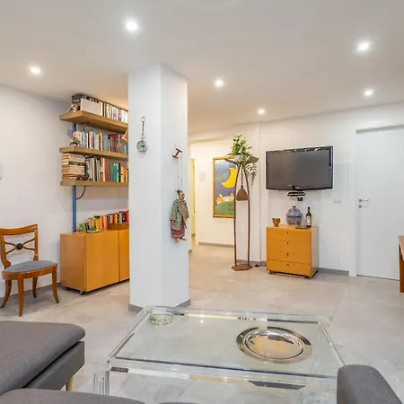 Apartment Spacious 4 Bdr With Parking Rome